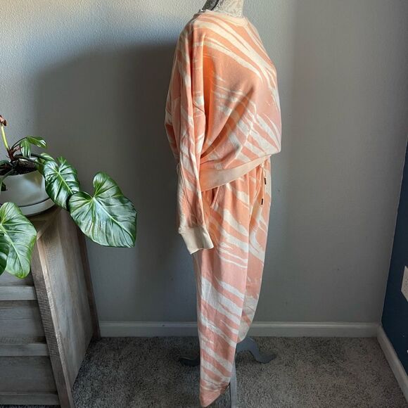 Sweaty Betty Essentials Sweatshirt & Pocket Joggers - Nectarine Orange Tie Dye - Picture 4 of 11
